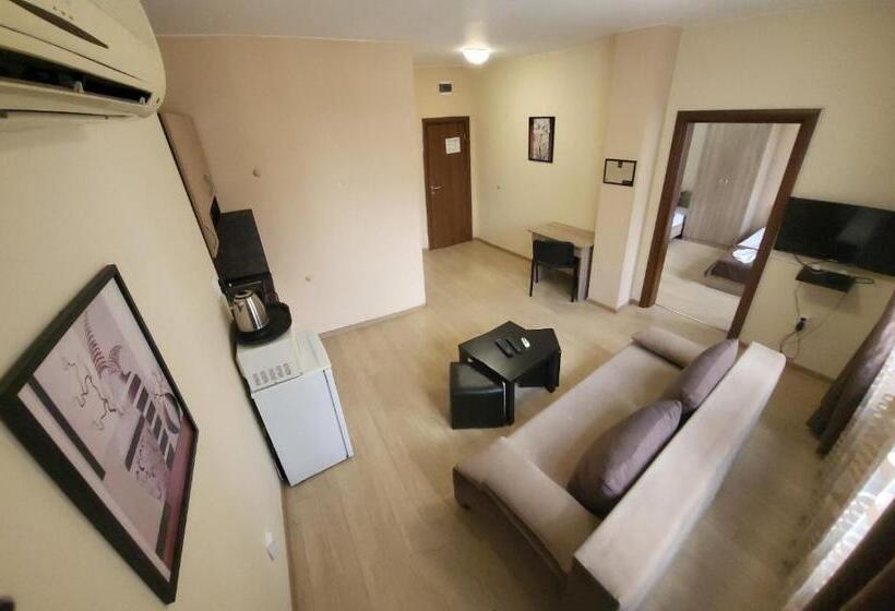 شقة غرفة واحدة, Twain Apart&rooms