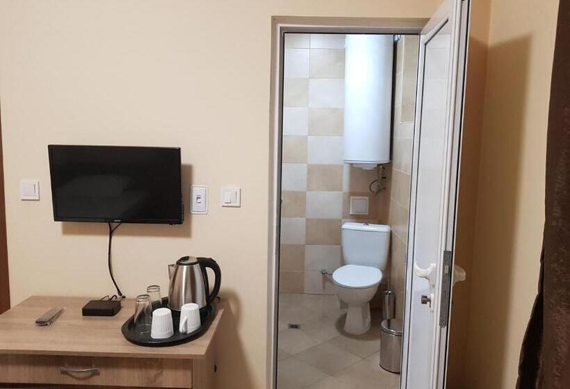 غرفة أساسية, Twain Apart&rooms