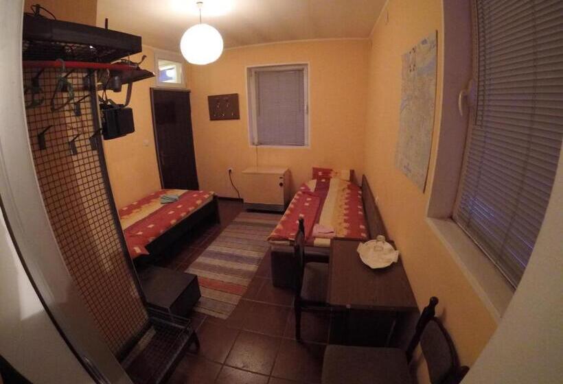 اتاق استاندارد, Hostel Respect