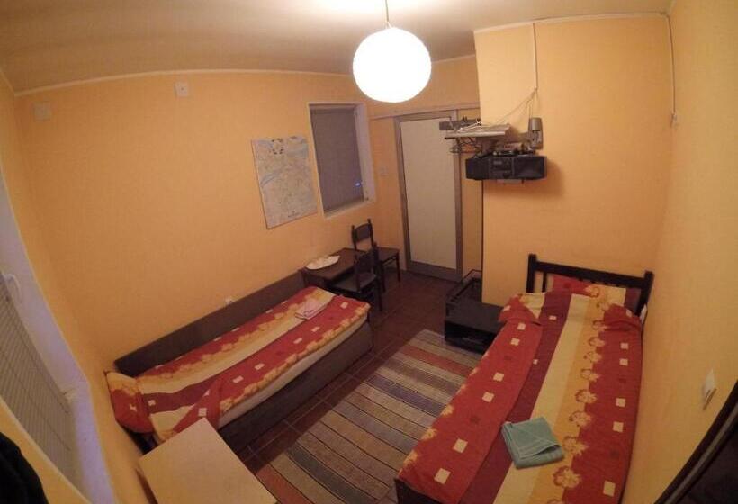 اتاق استاندارد, Hostel Respect