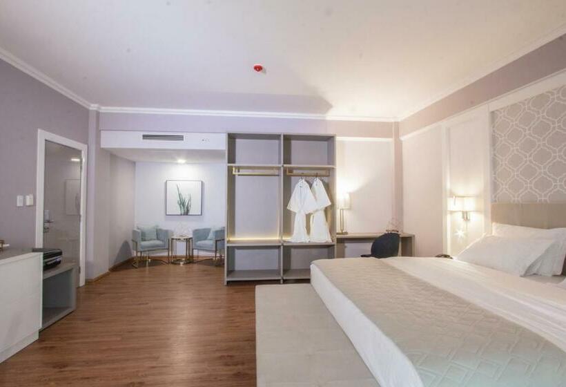 اتاق لوکس با تخت بزرگ, Bisinii Boutique