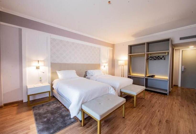 اتاق لوکس, Bisinii Boutique