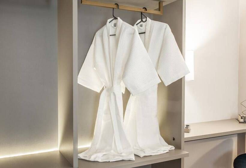 اتاق لوکس, Bisinii Boutique