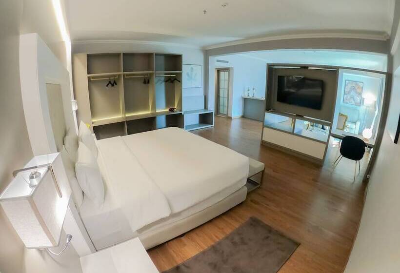 سوییت اجرایی, Bisinii Boutique