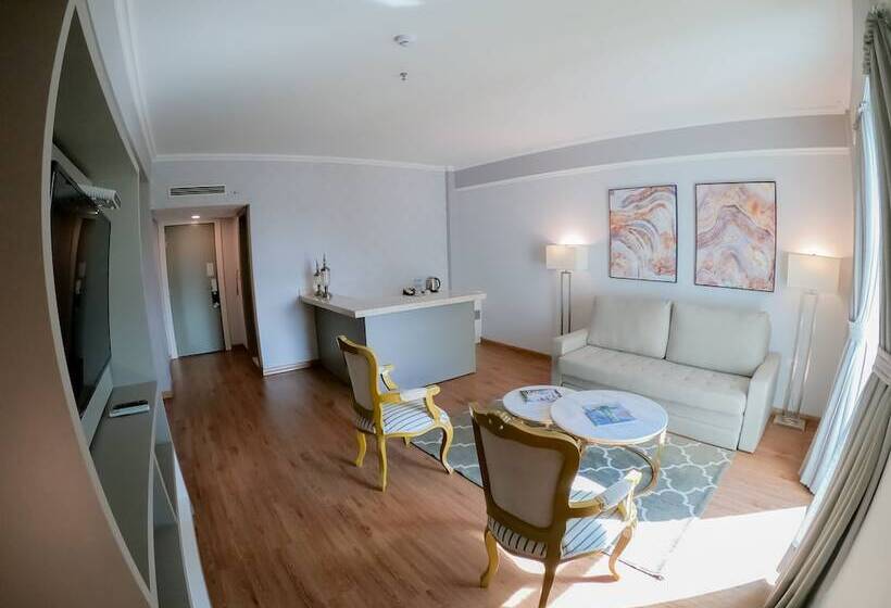 سوییت اجرایی, Bisinii Boutique