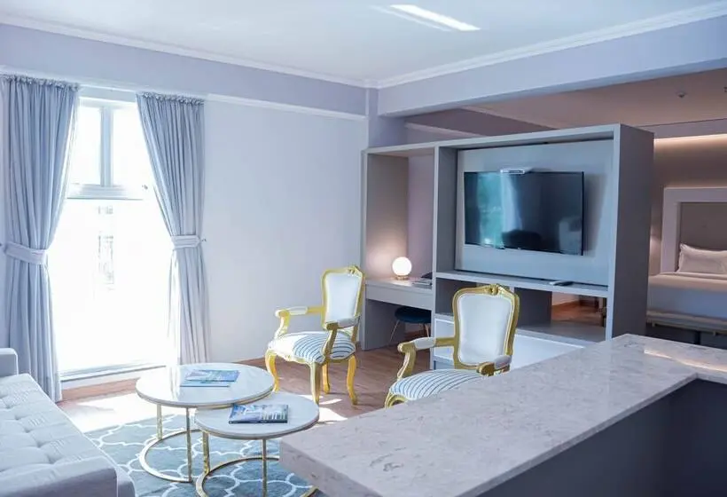 سوییت اجرایی, Bisinii Boutique