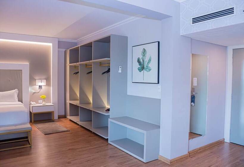 سوییت اجرایی, Bisinii Boutique