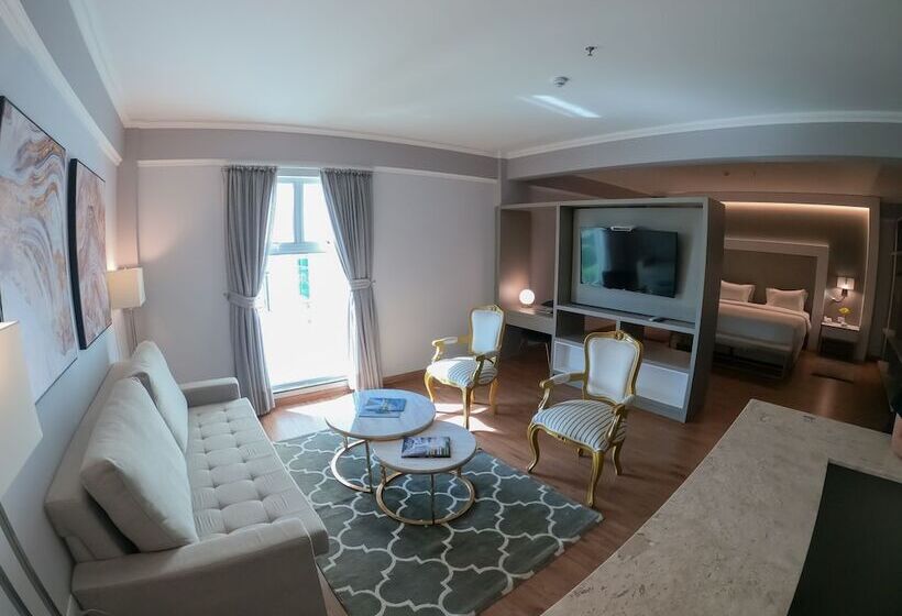 سوییت اجرایی, Bisinii Boutique