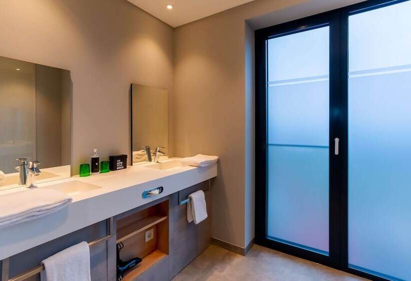 جناح جونيور, Elaya Hotel Kevelaer