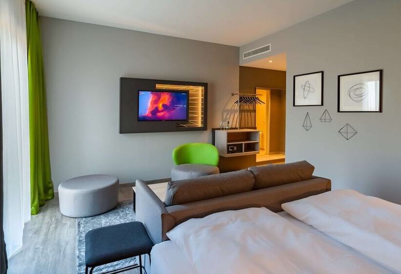 جناح جونيور, Elaya Hotel Kevelaer