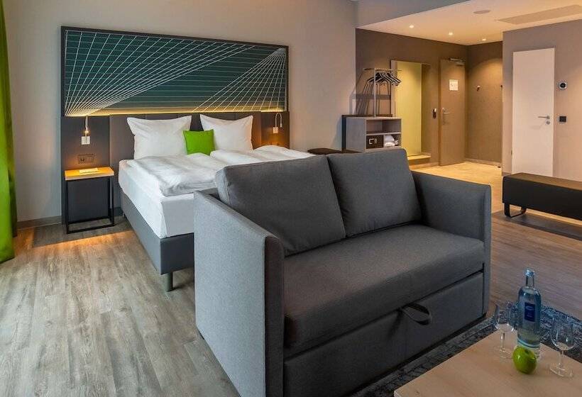 جناح جونيور, Elaya Hotel Kevelaer