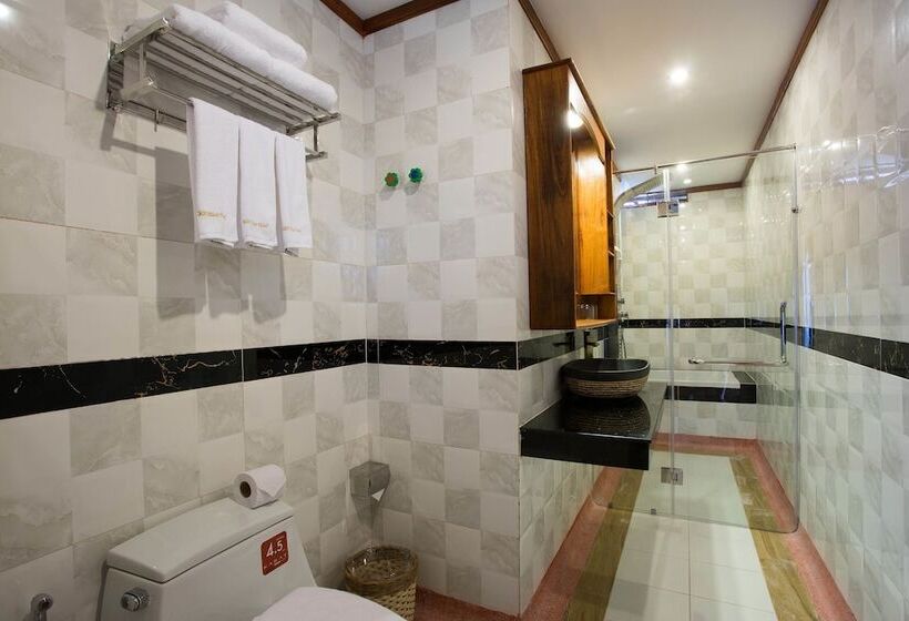 اتاق خانوادگی, Okay Palace