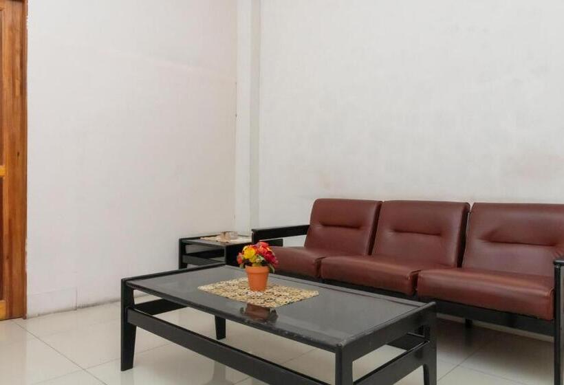 Családi Szoba, Reddoorz At Fella Homestay Medan