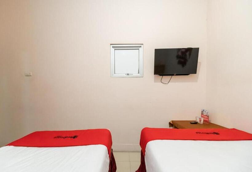 Családi Szoba, Reddoorz At Fella Homestay Medan