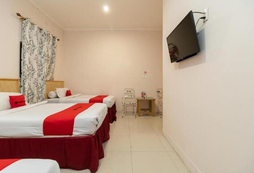 Családi Szoba, Reddoorz At Fella Homestay Medan