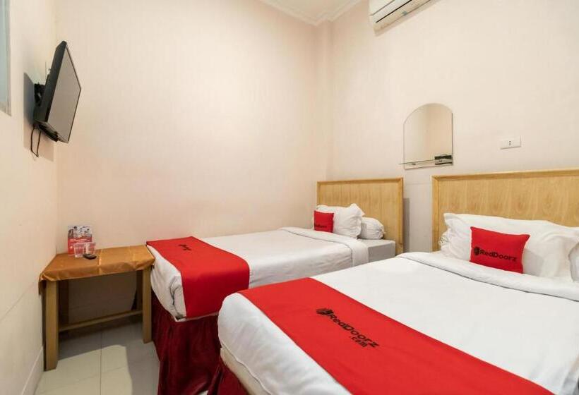 Családi Szoba, Reddoorz At Fella Homestay Medan