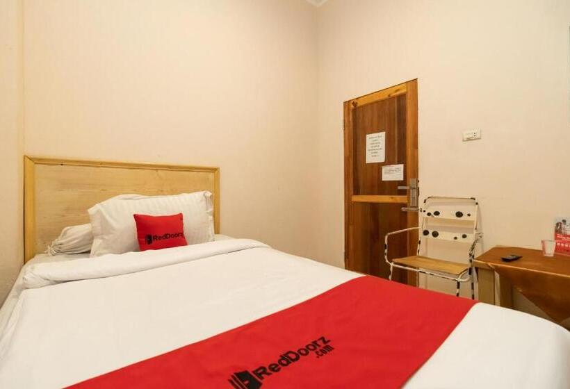 Egyágyas Economy Szoba, Reddoorz At Fella Homestay Medan