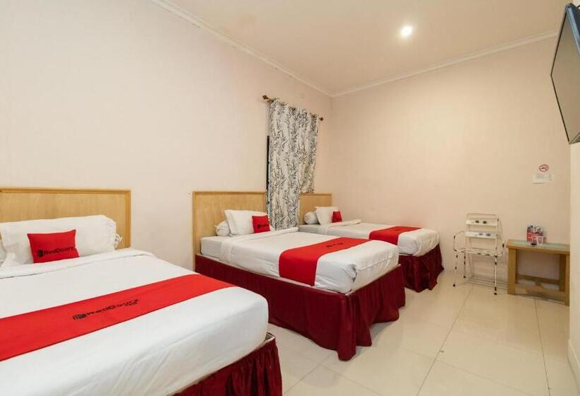 Családi Szoba, Reddoorz At Fella Homestay Medan