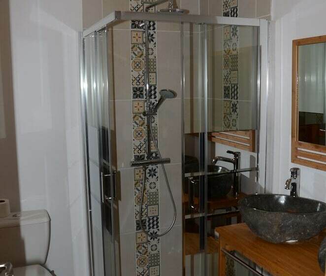 חדר משפחתי, Nostra Demora