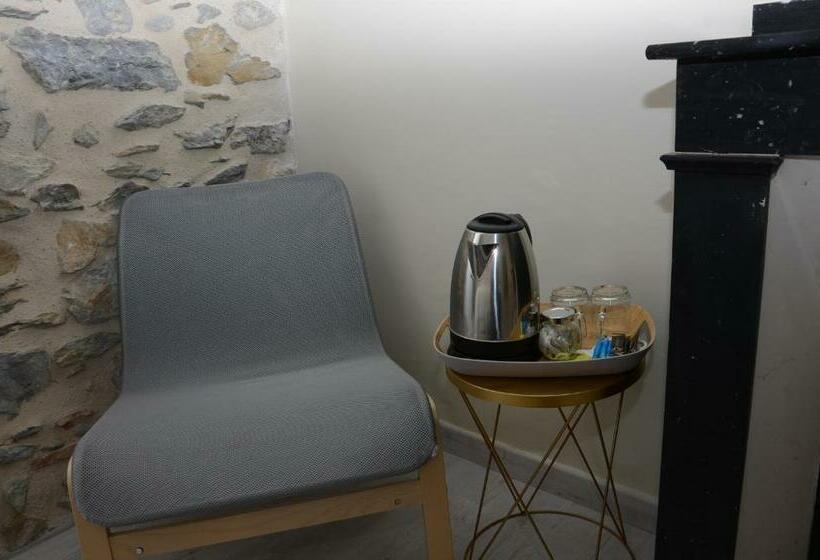 חדר משפחתי, Nostra Demora