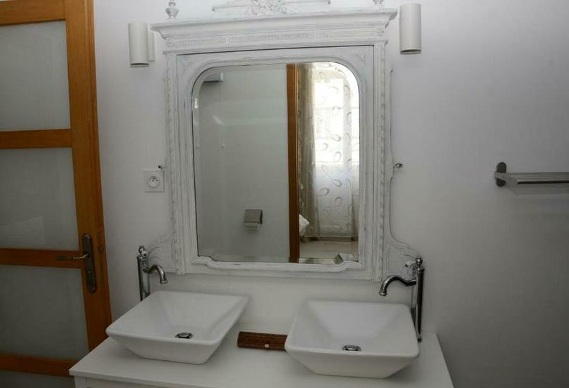 חדר משפחתי, Nostra Demora