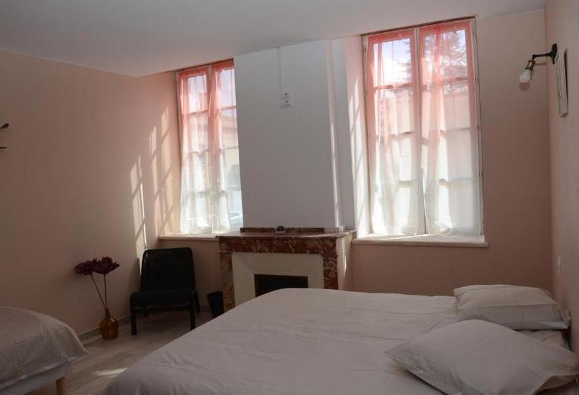 חדר סטנדרט לשלושה, Nostra Demora