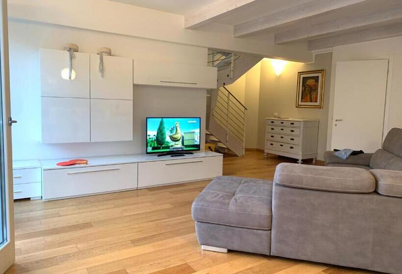 جناح جونيور مزوَّد بتراس, Camere E Case Vacanza Residenza Prealba