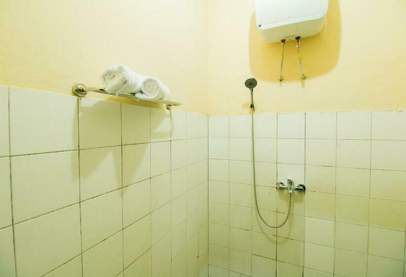 Номер Deluxe, Reddoorz @ Pantai Pelabuhan Ratu 2