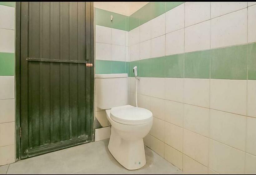 Номер Deluxe, Reddoorz @ Pantai Pelabuhan Ratu 2
