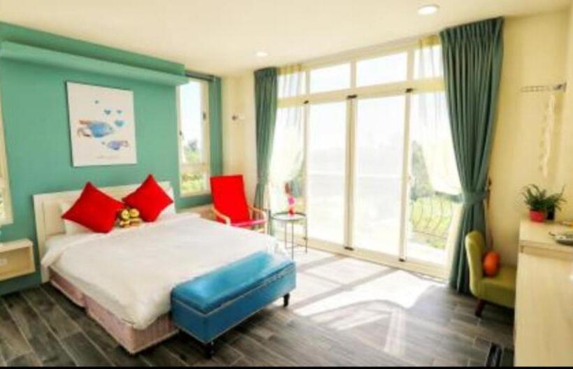 اتاق لوکس با بالکن و چشمانداز دریا, Full Moon Resort