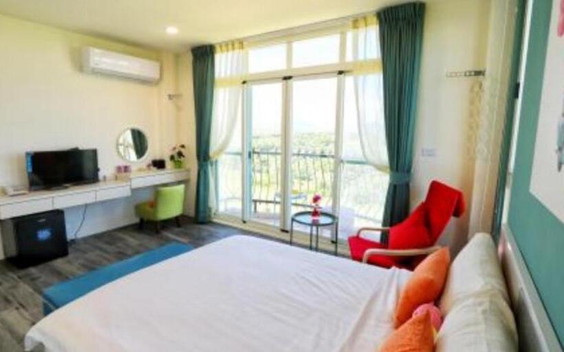 اتاق لوکس با بالکن و چشمانداز دریا, Full Moon Resort