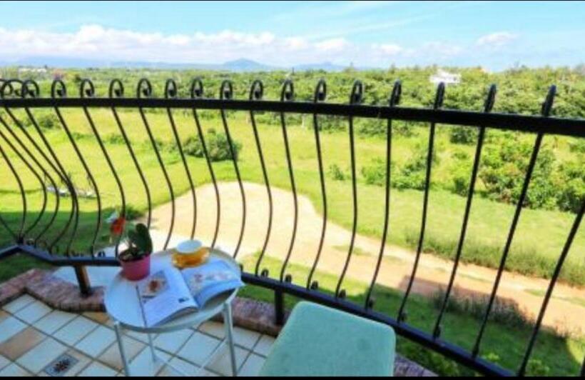 اتاق لوکس با بالکن و چشمانداز دریا, Full Moon Resort