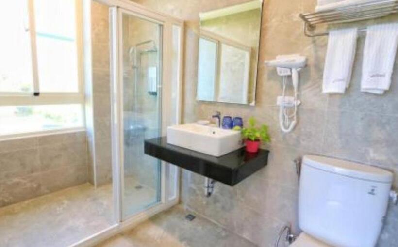 اتاق لوکس با بالکن و چشمانداز دریا, Full Moon Resort