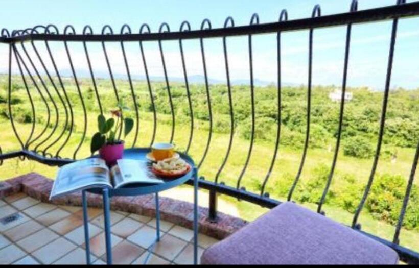 اتاق لوکس با چشم‌انداز دریا, Full Moon Resort