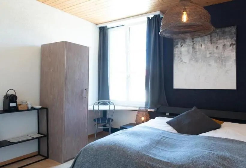 スタンダードルーム, Restaurant Waage