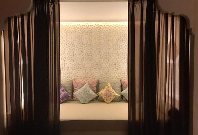 סוויטה נוף לים, The Ryad Rayong