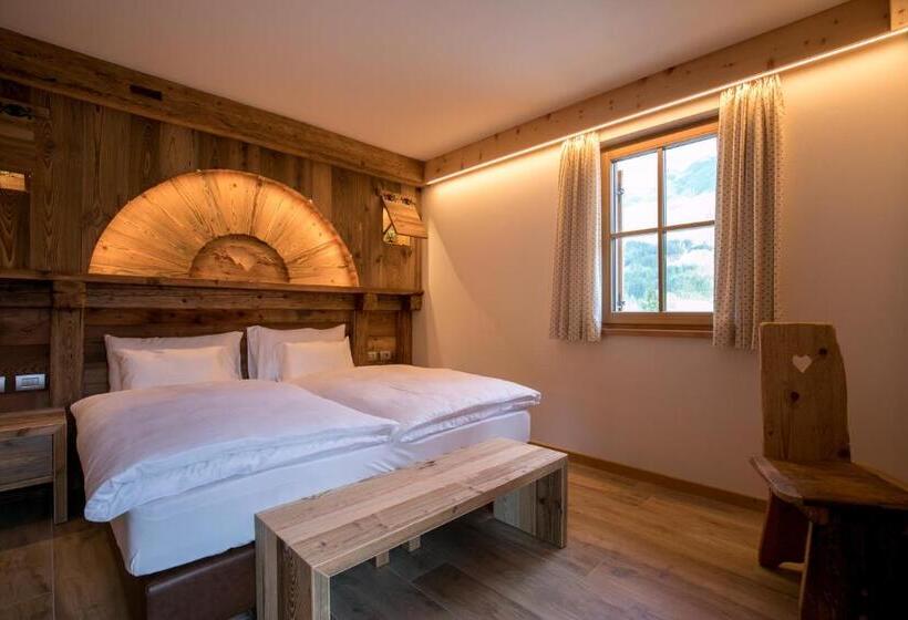 חדר סטנדרט לשלושה עם טרסה, Agriturismo Malga Piè