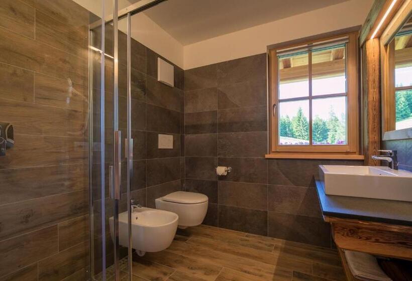 חדר סטנדרט לשלושה עם טרסה, Agriturismo Malga Piè