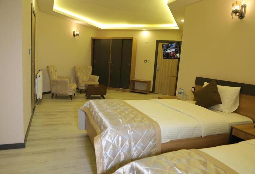 غرفة قياسية رباعية, Korkmaz Otel