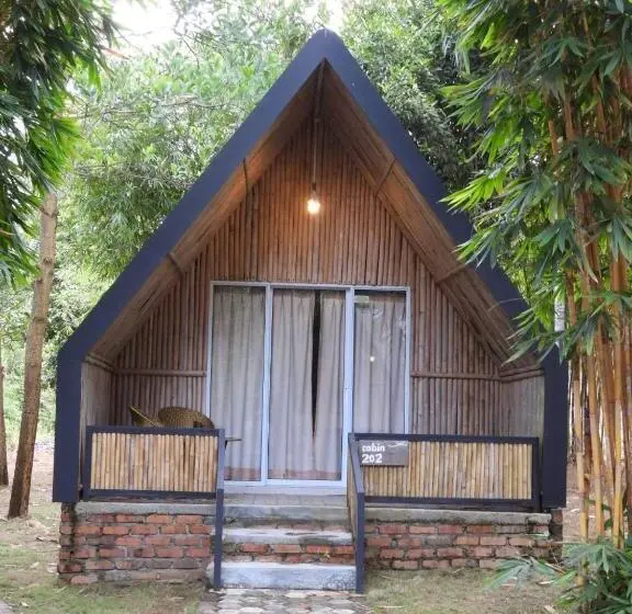 デラックスキャビン, Dbambookamp Desa Wisata Ekang