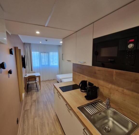 スタンダードスタジオ, Appart Hôtel Marianne