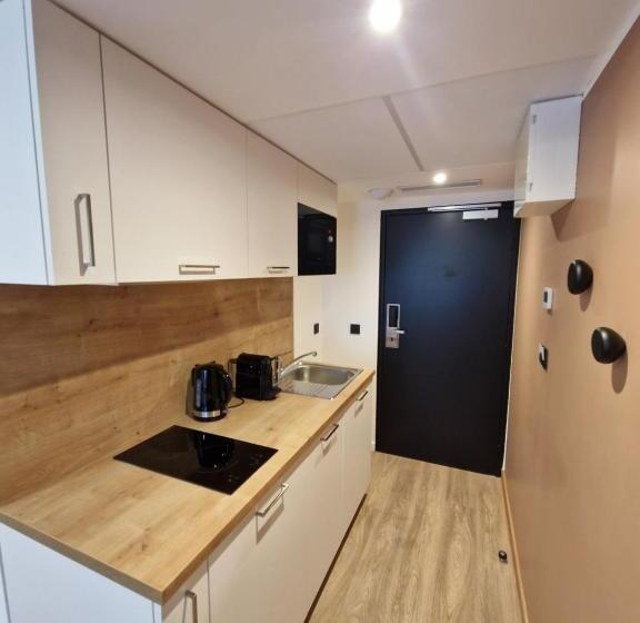 スタンダードスタジオ, Appart Hôtel Marianne