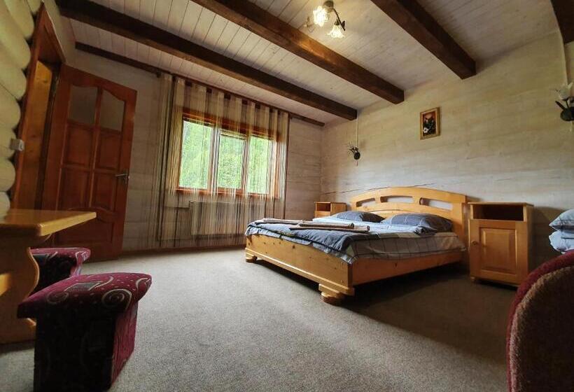 اتاق کلاسیک سه تخته, Lucy