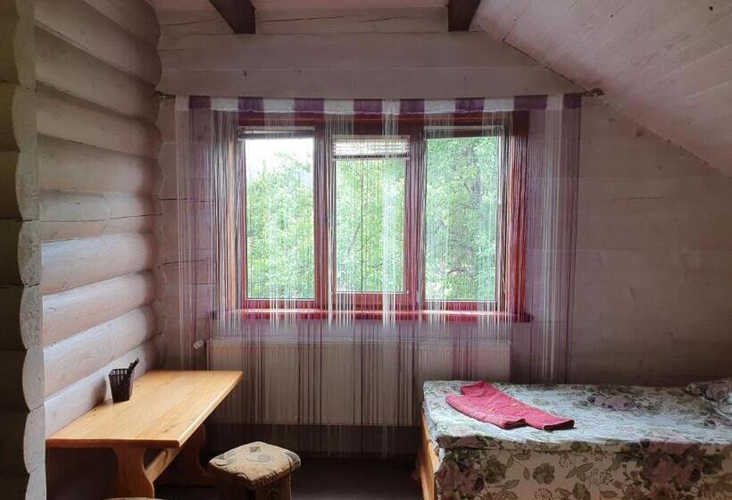 اتاق خانوادگی, Lucy