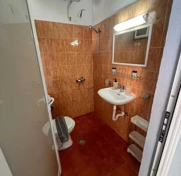 Standard Kolmen Hengen Huone, Milto S Rooms