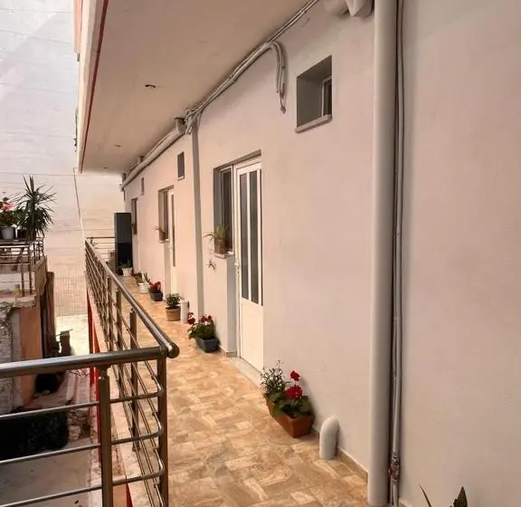 Classic Kolmen Hengen Huone, Milto S Rooms