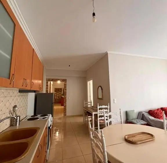 Perhehuone, Milto S Rooms