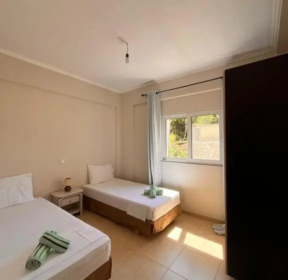 Perhehuone, Milto S Rooms