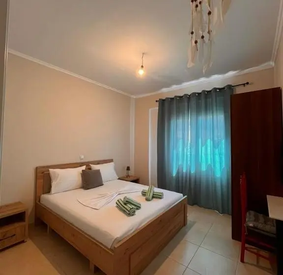 Perhehuone, Milto S Rooms