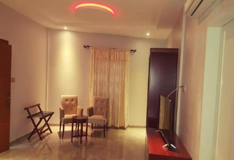 اتاق لوکس, Ambassadors Annexe